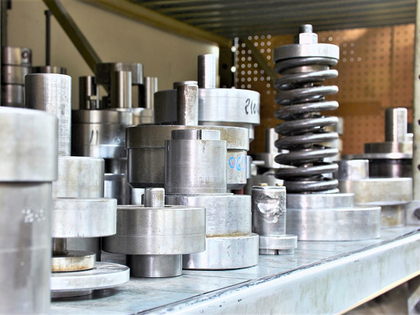 五金沖壓模具多少錢？外發(fā)加工價格_24小時報價